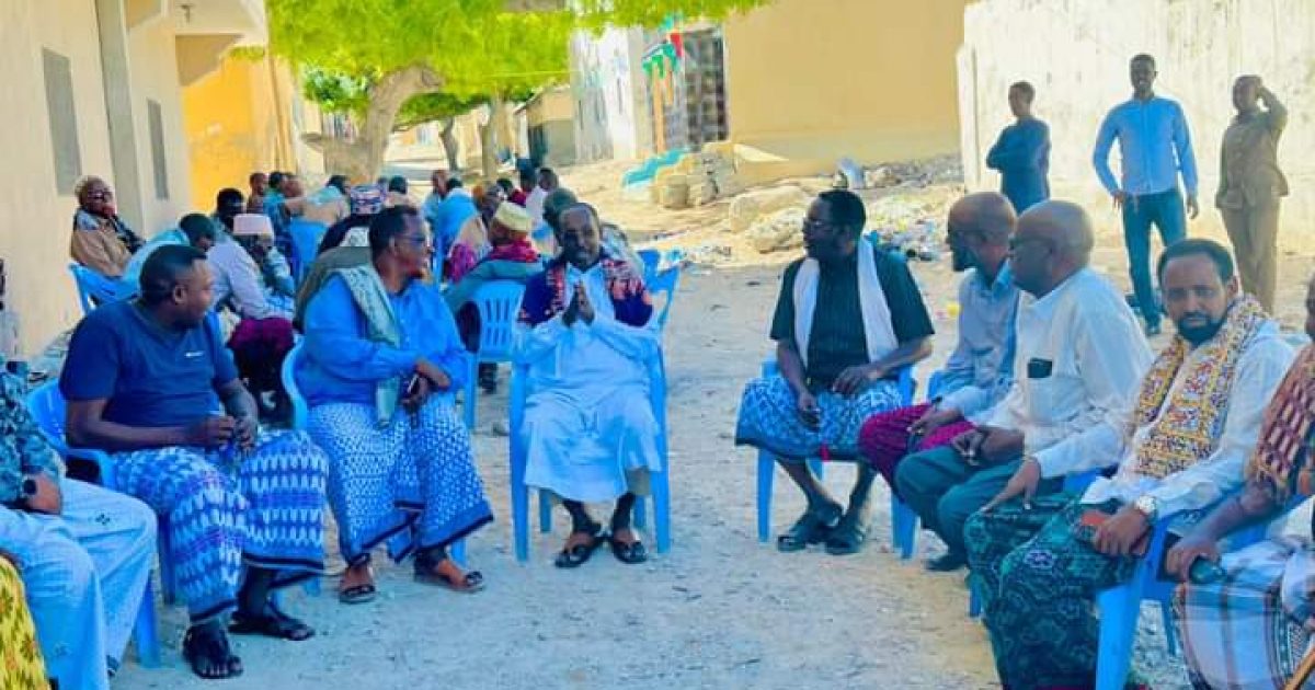 Guddoomiyaha Gobolka Banaadir oo kulamo gaar gaar ah la yeeshay qeybaha bulshada ee  Caasimadda