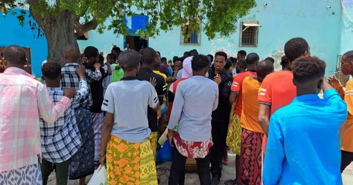 Madaxweyne Xasan Sheekh oo cafis u fidiyay maxaabiis ku xirneed xabsiyada