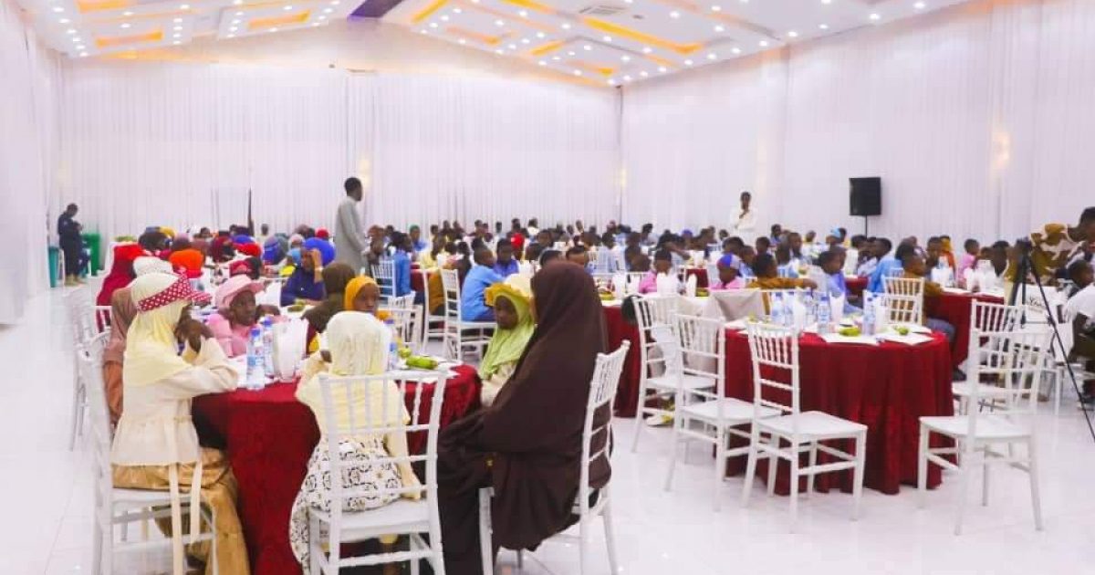 Taliyaha Ciidanka Booliska Soomaaliyeed oo maanta la ciiday Carruurta Agoonta Booliiska 