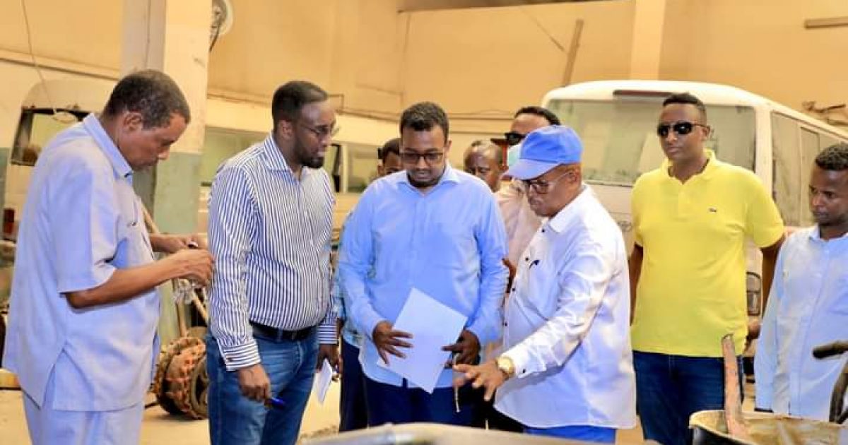 Agaasimaha Hawlaha Guud ee Gobolka Banaadir oo kormeeray xarunta Gaadiidka Dowladda Hoose “SAWIRRO”