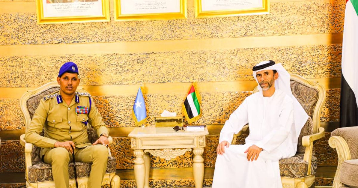 Taliyaha Ciidanka Booliska Soomaaliyeed oo booqday Xarunta Safaaradda Imaaraad-ka ee Muqdisho