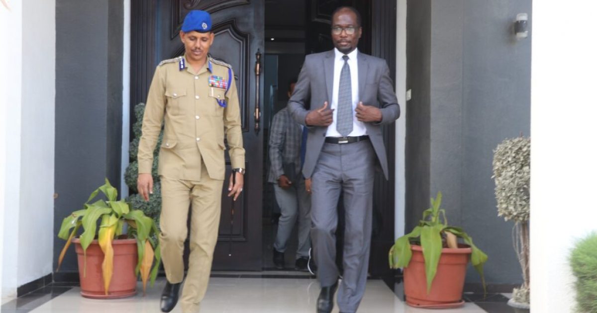 Somali Police Commissioner Meets with Saudi Ambassador
