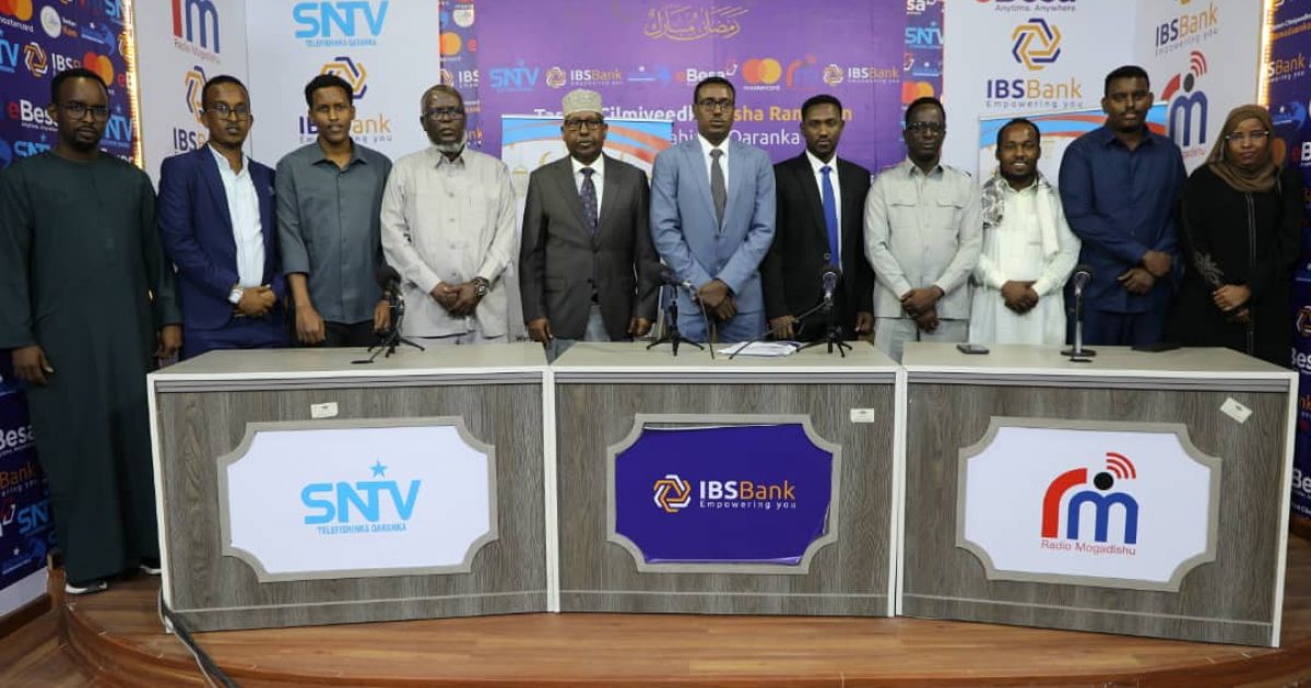 Madaxweynaha Galmudug iyo Wasiirka Arrimaha gudaha XFS oo si wadajir ah u soo xiray Tartan Cilmiyeedka Warbaahinta Qaranka “SAWIRRO”