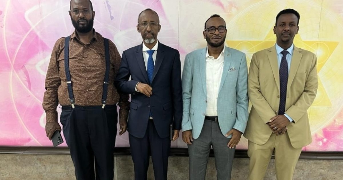 Wasiirka Waxbarashada oo safar shaqo ku tegay dalka Hindiya