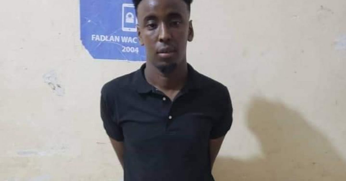 Ciidamada Booliska oo gacanta ku dhigay nin ku eedeysan ka mid ahaaanshiyaha Khawaarijta