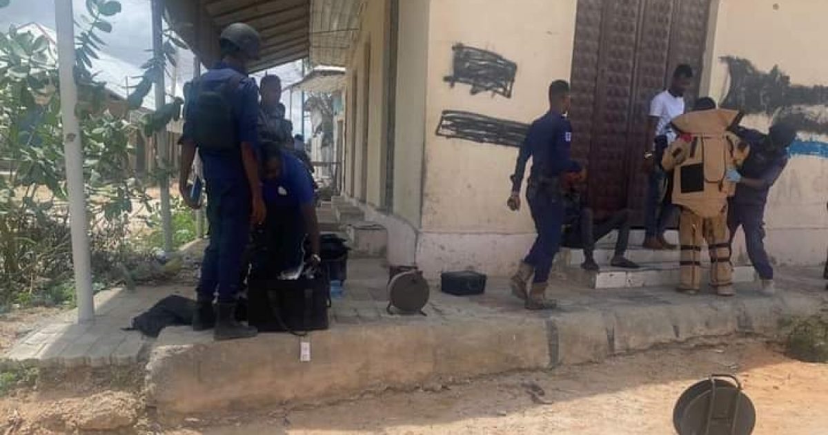 Ciidamada Booliska oo gacanta ku dhigay dhagarqabe ka tirsan Khawaarijta oo watay walxaha qarxa