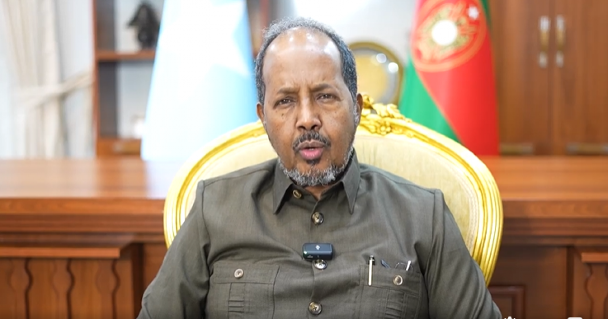 Madaxweyne Xasan Sheekh oo ciidanka xoogga dalka ugu hambalyeeyey sannad guurada 63-aad ee aas-aaskooda