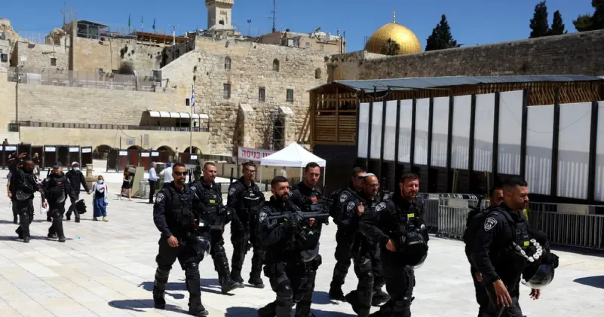 Ciidamada Israa’iil oo weerarro  ku qaadeen dad ku cibaadeysanayay Masjidka Al-Aqsa