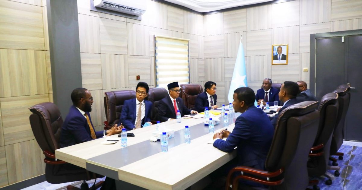 Wasiirka Arrimaha dibadda XFS oo xafiiskiisa ku qaabilay Danjiraha Indonesia u qaabilsan dalkeenna