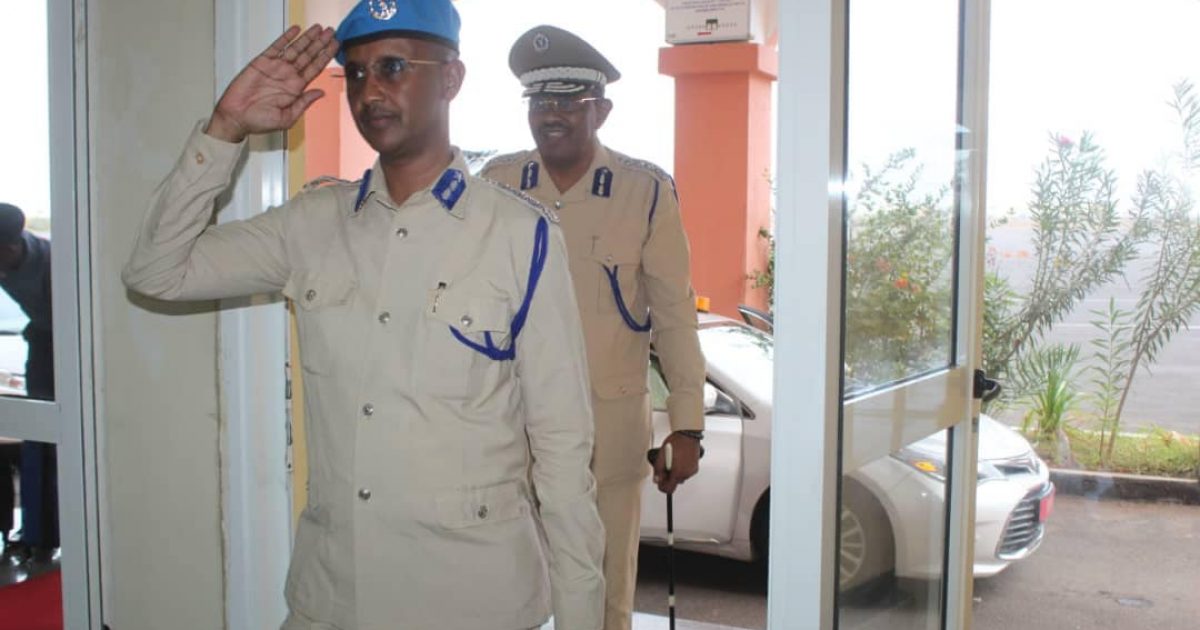 Taliye xigeenka ciidanka Boliiska iyo wafdi uu hoggaaminayo oo gaaray dalka jabuuti.