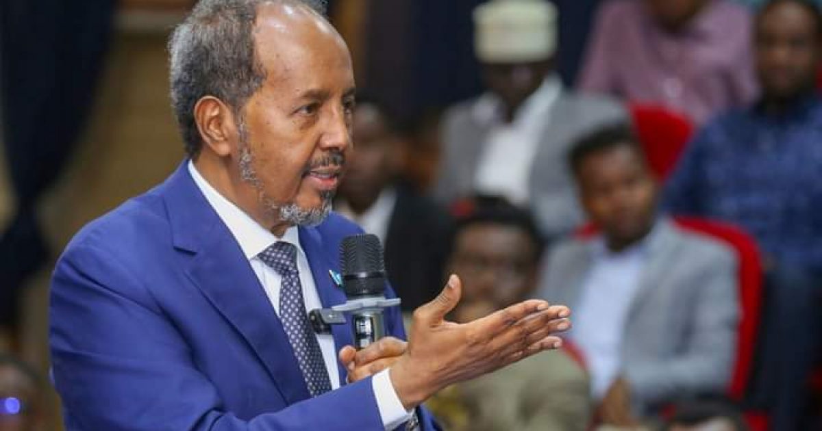 Madaxweyne Xasan Sheekh oo goob fagaare ah kaga jawaabay Su’aalaha Muwaadiniinta Soomaaliyeed  “SAWIRRO”