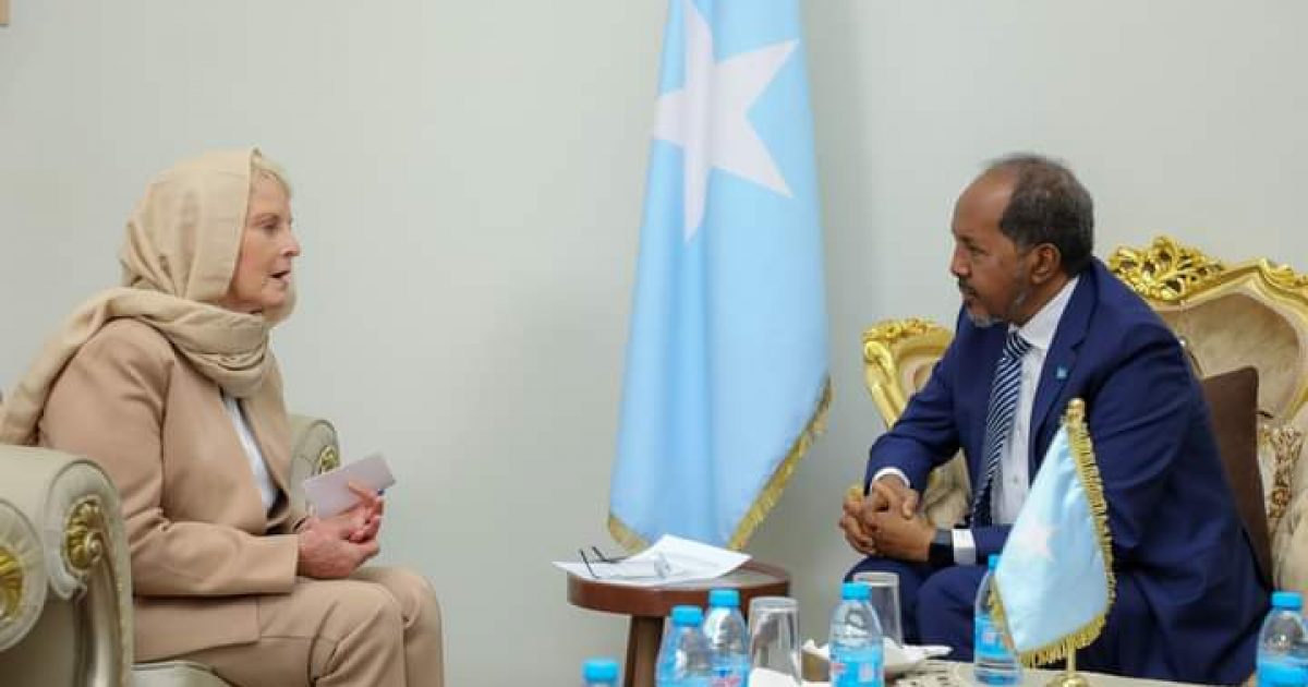 Madaxweyne Xasan Sheekh oo Villa Soomaaliya ku qaabilay Agaasimaha Fulinta Barnaamijyada Cunnada Adduunka “SAWIRRO”