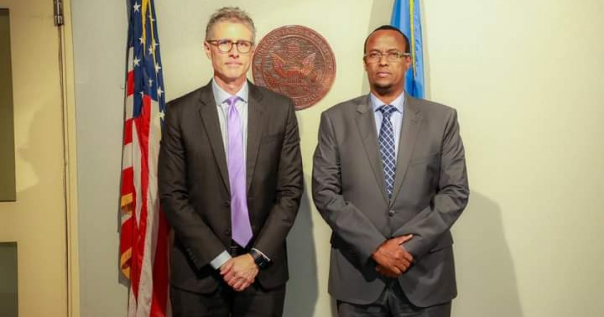 Madaxweynaha Hirshabeelle oo la kulmay Safiir ku-xigeenka Mareykanka ee Soomaaliya