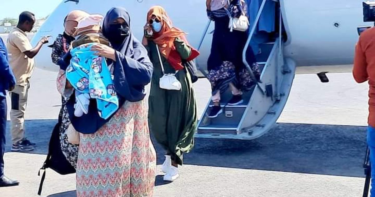 Somalia evacuates137 citizens on a fifth flight from Sudan