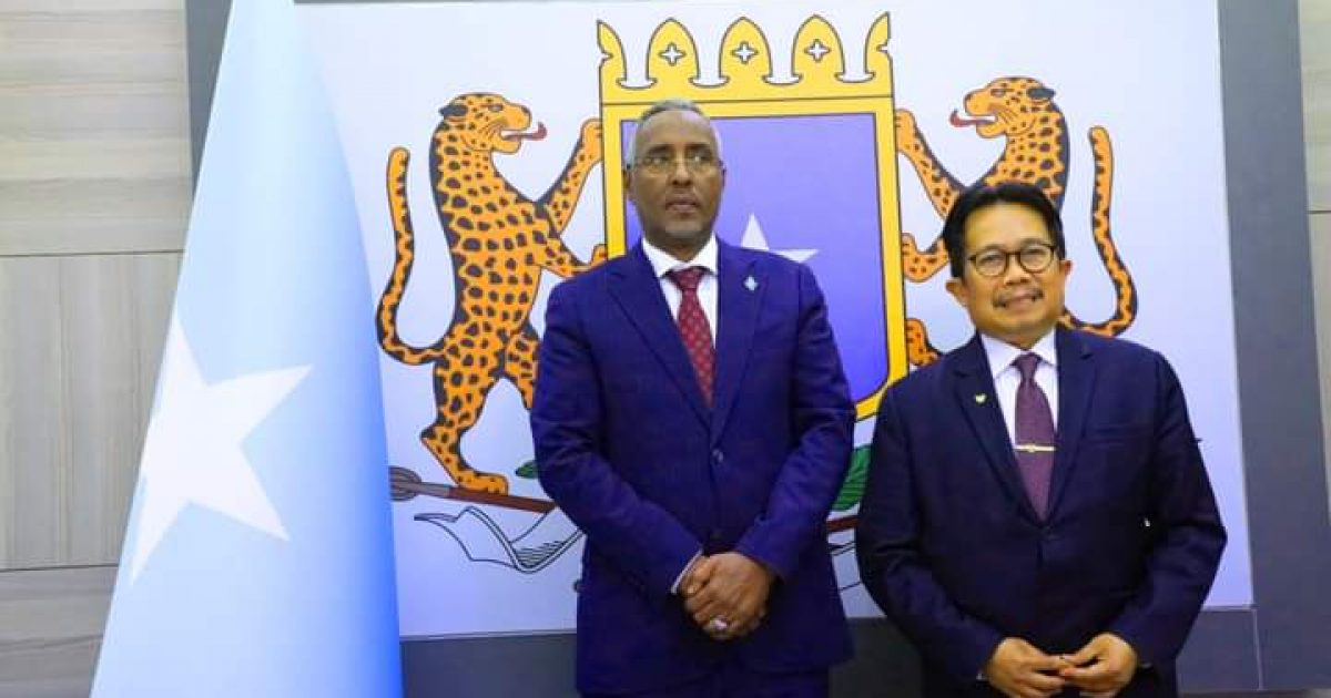 Somali Foreign Minister discusses with the Ambassador of Indonesia ways to enhance bilateral cooperation