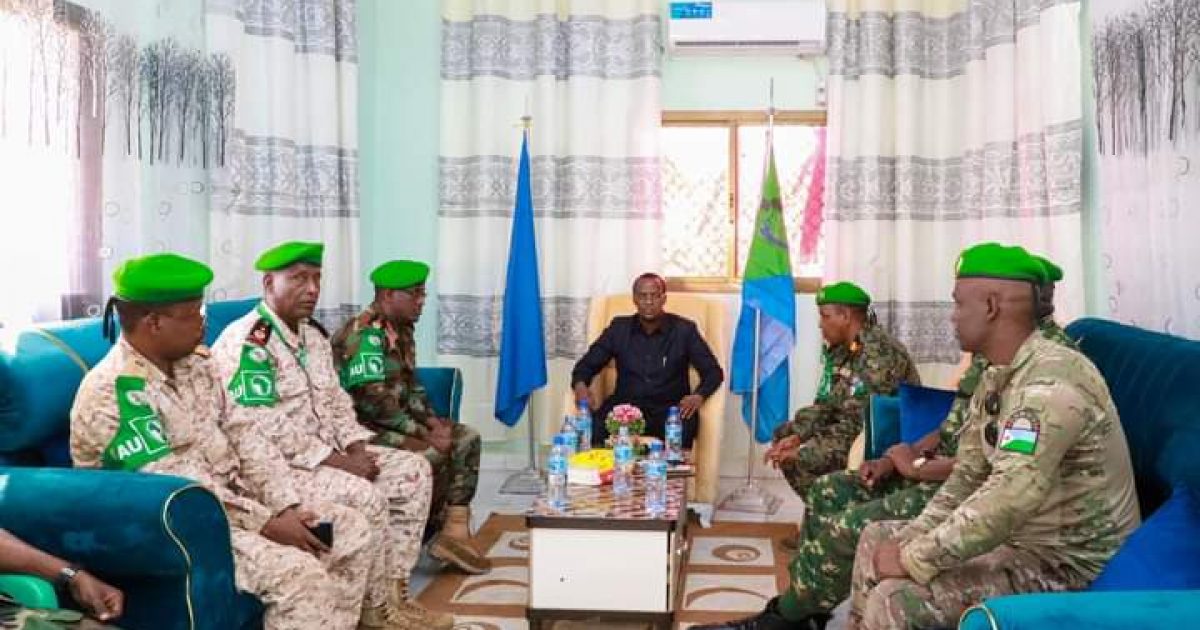 Madaxweynaha Hirshabeelle oo la kulmay Saraakiisha Ciidanka ATMIS ee ku sugan Beladweyne “SAWIRRO”