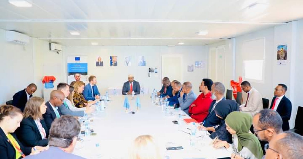 Wasiirka Qorsheynta XFS oo shir guddoomiyay kulan looga hadlayay dhaqan-gelinta qorshaha horumarinta “SAWIRRO”