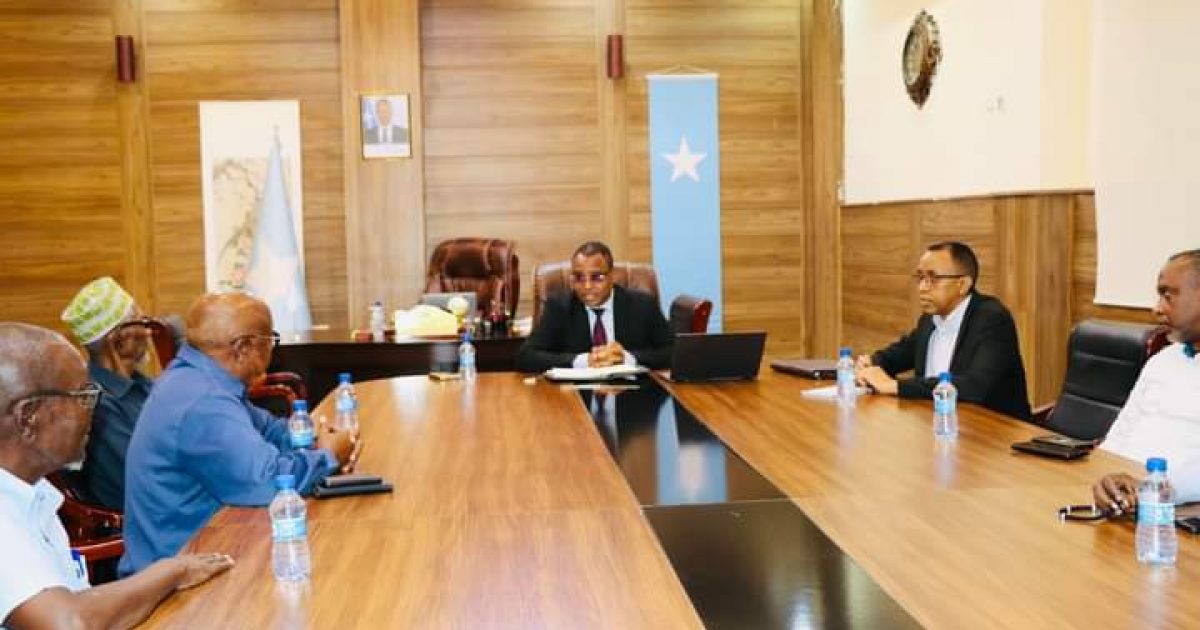 Wasiirka Ganacsiga oo kulan la qaatay qaar ka mid ah Iskaashatooyinka Dalka “SAWIRRO”