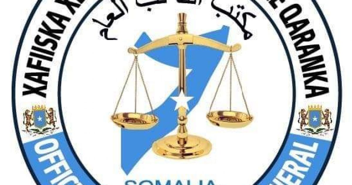 Xafiiska xeer ilaaliyaha Qaranka oo gacanta Ku soo dhigay dad ku howlan sameenta muqaadaraadka