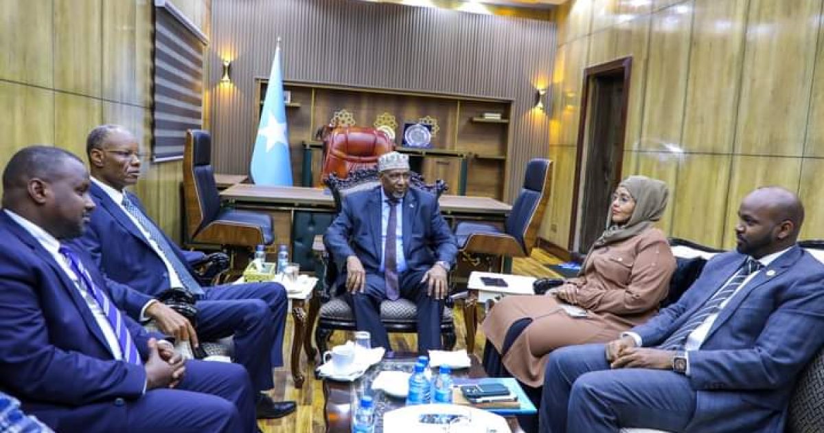 Guddoomiye Aadan Madoobe oo la kulmay Madaxweynaha maamulka Koonfur Galbeed