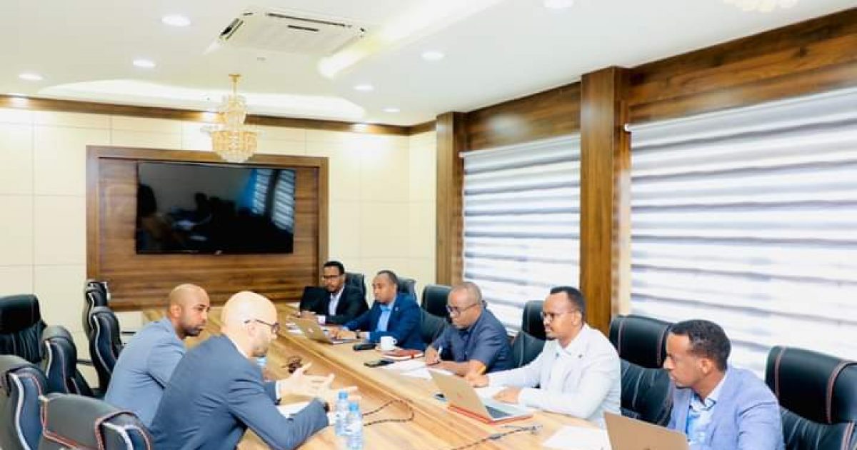 Guddiga Wasaaradda Qorsheynta u qaabilsan xaqiijinta hay’adaha oo la kulmay madaxda Hay’adda WFP “SAWIRRO”