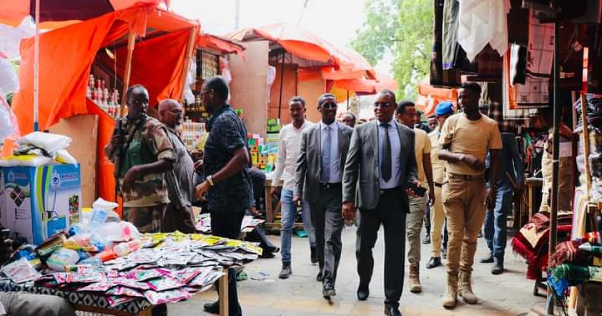 Madaxda Wasaaradda Gamacsiga oo kormeeray suuqa weyn ee Bakaaraha “SAWIRRO”