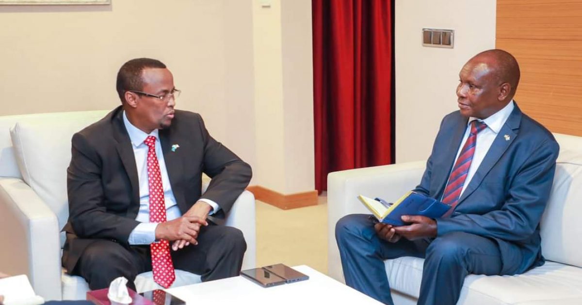 Madaxweynaha Hirshabelle oo kulan Muqdisho kula qaatay Safiirka Dowladda Kenya