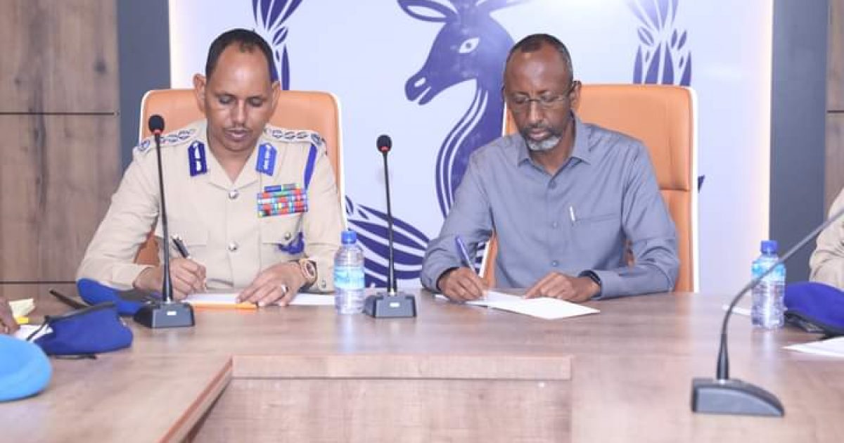 Wasiirka Waxbarashada oo kulan dardaaran ah la qaatay Saraakiisha Taliska ciidanka Booliska