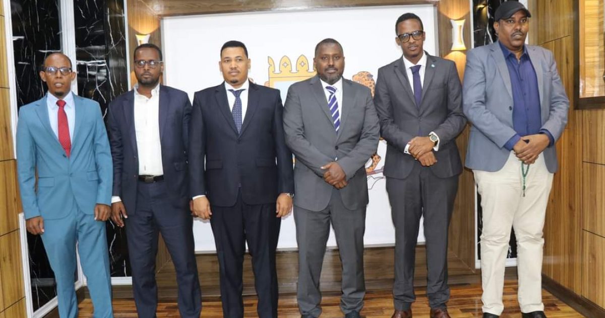 Guddoomiye Abshirow oo xafiiskiisa ku qaabilay Guddoomiyaha G/Wakiilada Hirshabeelle 