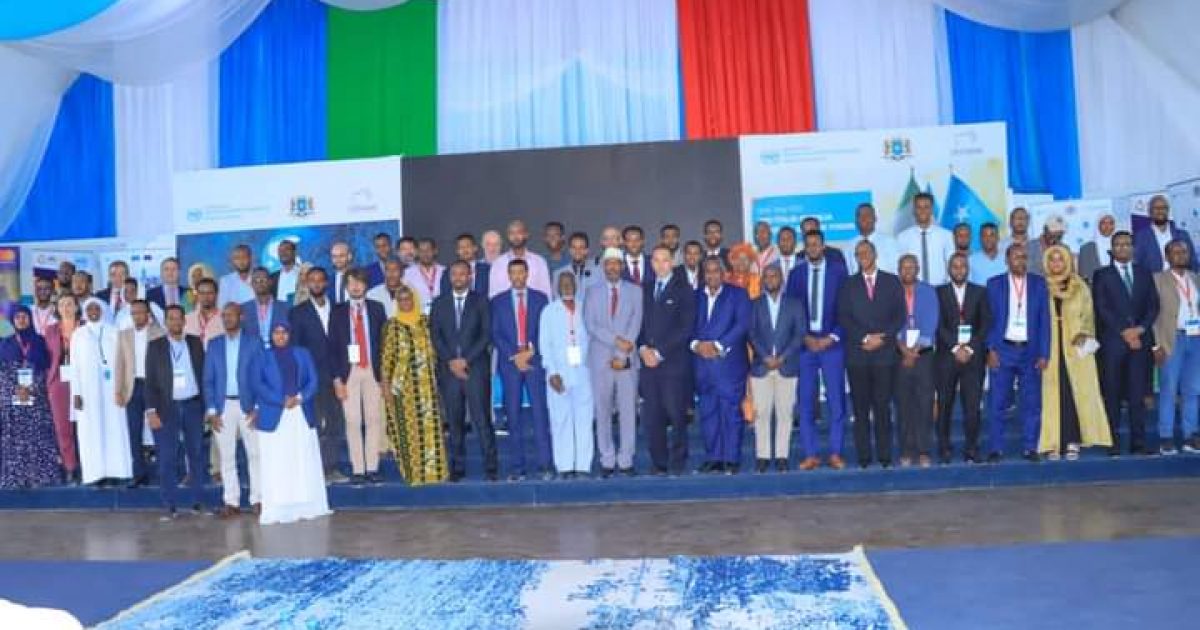 Wasiiru-dowlaha Wasaaradda Ganacsiga XFS oo soo xiray shirka Dhaqaalaha iyo Maalgashiga Dalka “SAWIRRO”