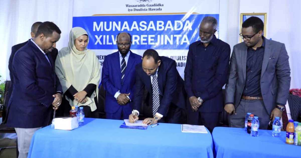 Mas’uuliyiin dhawaan loo magacaabay Wasaaradda Gaadiidka oo xilalkooda la wareegay “SAWIRRO”