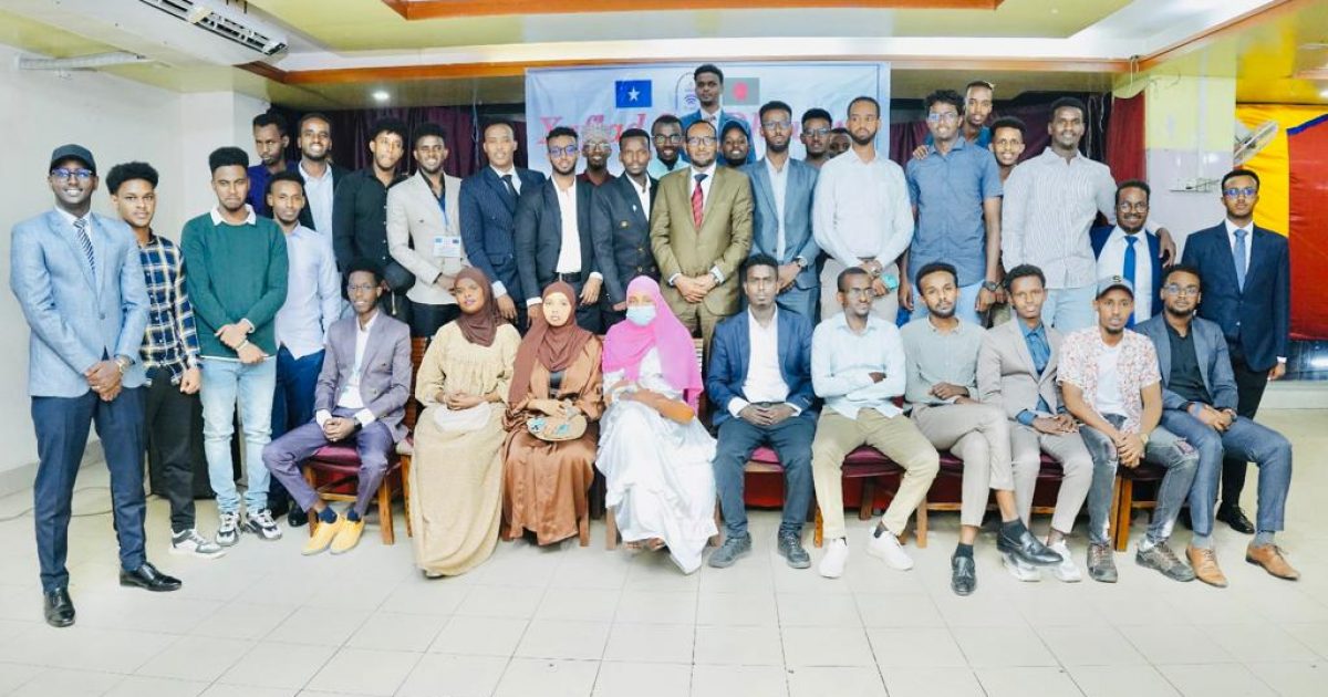 Safiirka Safaaradda Soomaaliya ee dalka Hindiya oo kulan la qaatay ardayda halkaa wax ka barata