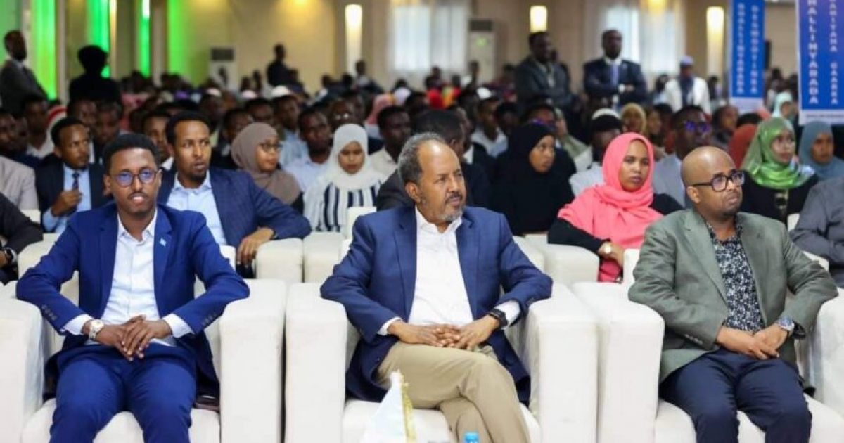 Madaxweyne Xasan Sheekh oo bogaadiyay qaban qaabada shirweynaha Dhalinyaradda Soomaaliyeed