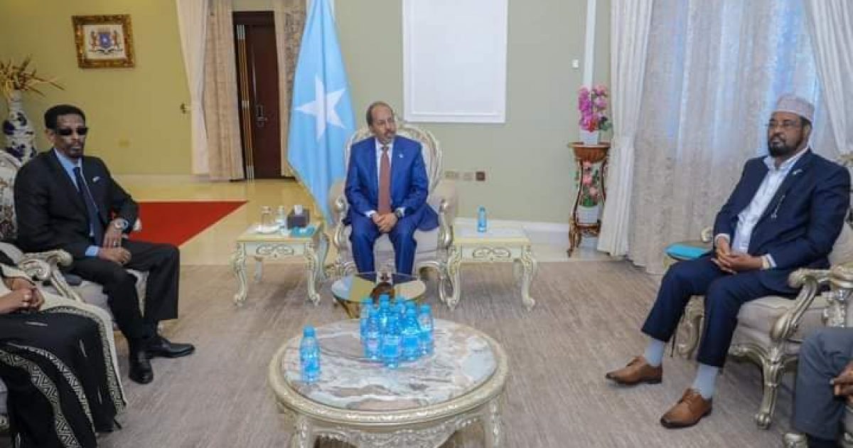 Madaxweyne Xasan Sheekh oo Madaxda Jubbaland kala hadlay dhismaha Maamulka Gobolka Gedo