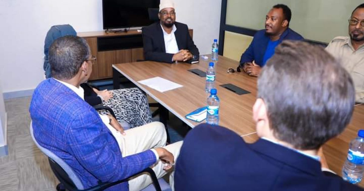 Madaxweynaha Jubbaland oo la kulmay Safiirka Midowga Yurub ee Soomaaliya