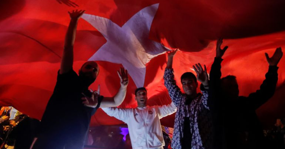 Shacabka Turkiye oo u dabbaaldegay guusha madaxtinimo ee Erdogaan