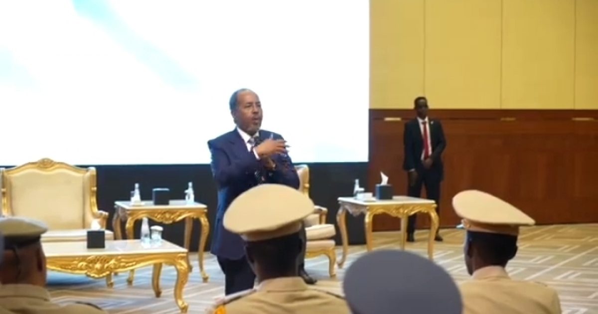 Madaxweyne Xasan Sheekh oo la kulmay Saraakiil tababar ku qaadanaysa dalka Qatar