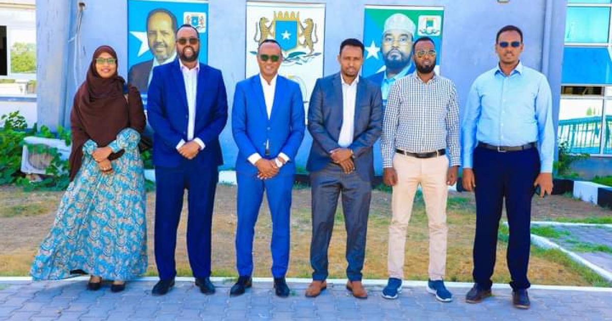 Guddoomiyaha Hay’adda SoDMA iyo Mas’uuliyiin kale oo kormeerey xarunta Wasaaradda Gargaarka Jubbaland 