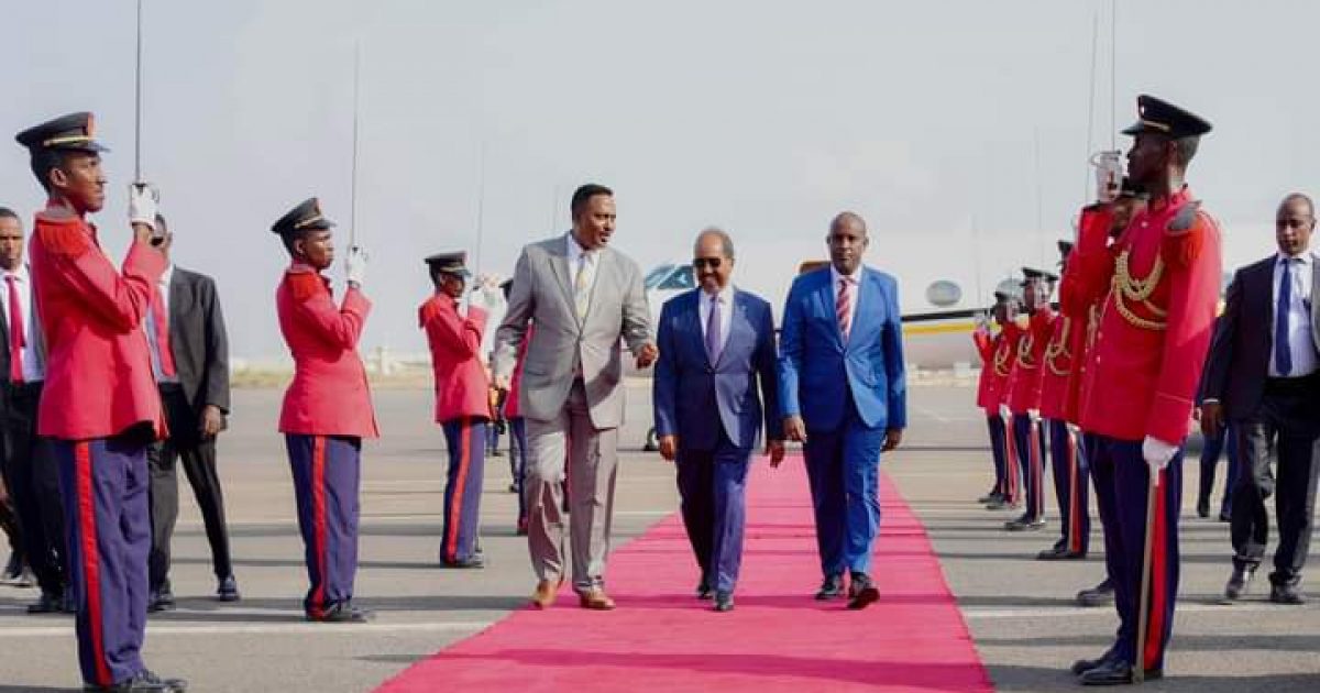 Madaxweyne Xasan Sheekh iyo wafdi uu hoggaaminayo oo ka qeybgalaya shir Madaxeedka IGAD oo gaaray Jabuuti