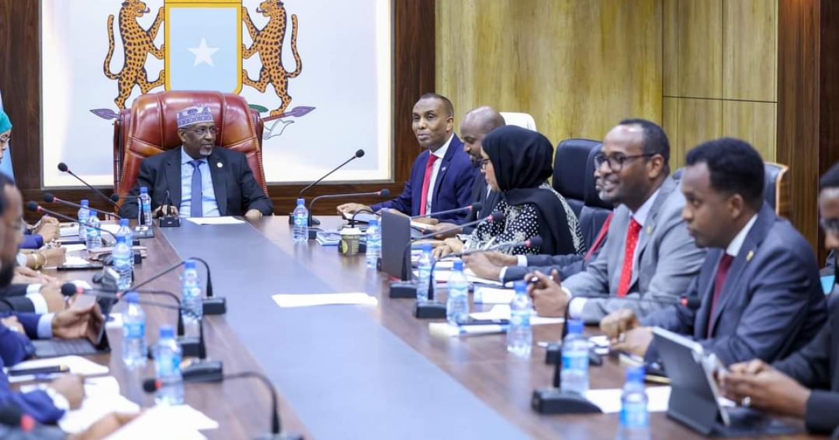 R/W Xamse oo hortagay guddoonka iyo guddiga joogtad ah ee Golaha Shacabka 