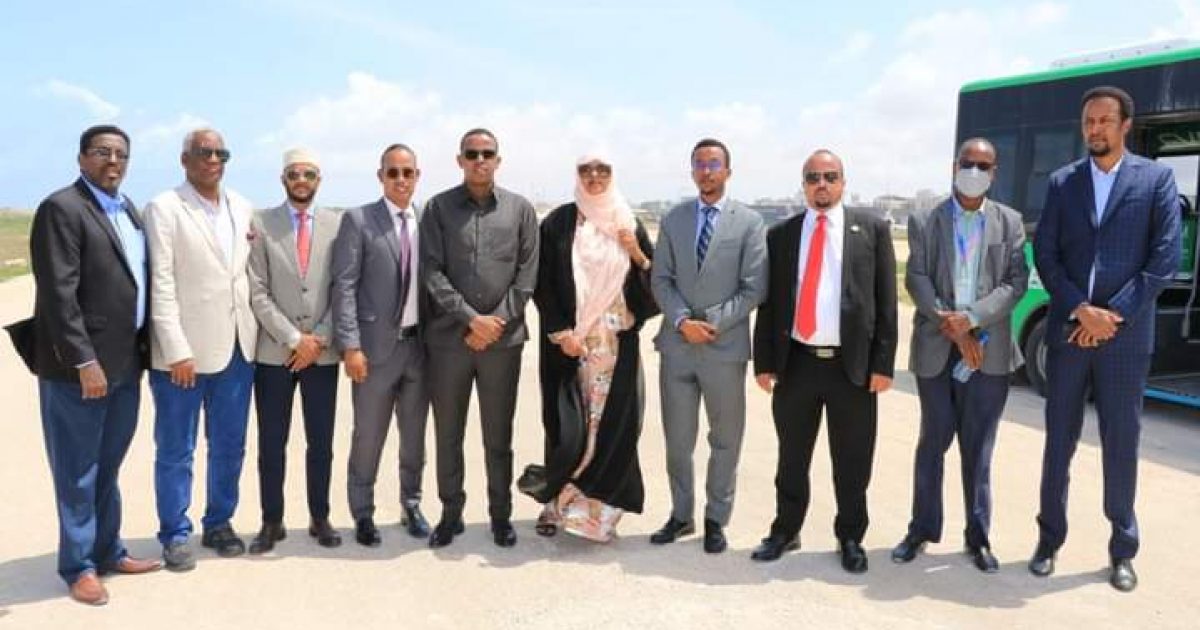 Guddiga Gaadiidka ee Golaha Shacabka oo kormeeray garoonka diyaaradaha Aadan Cadde “SAWIRRO”