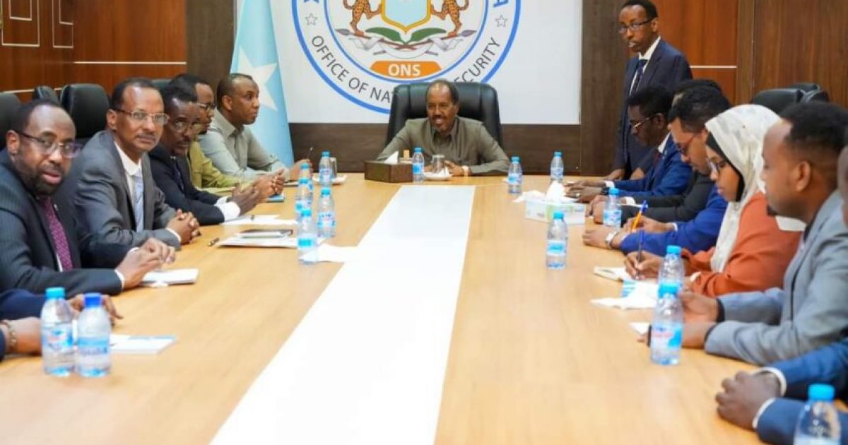 President Hassan Sheikh Meets Constitutional Committees to Advance Constitution Review Process