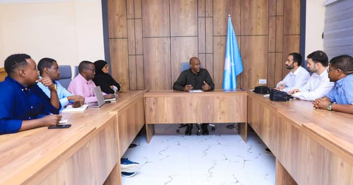 Guddoomiye Ku-xigeenka Hay’adda SoDMA oo qaabilay mas’uuliyiin ka tirsan Safaaradda Turkiga