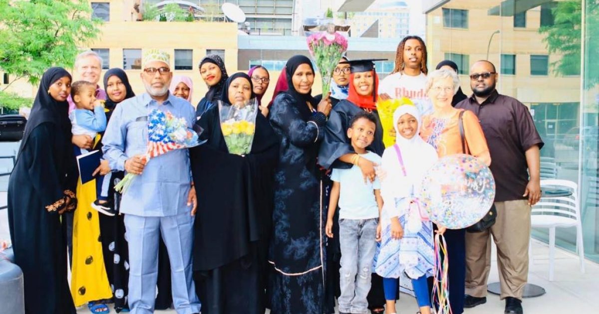 Hooyo Soomaaliyeed oo ka qalin badalatay Jaamacadda Saint Mary’s ee Gobolka Minnesota
