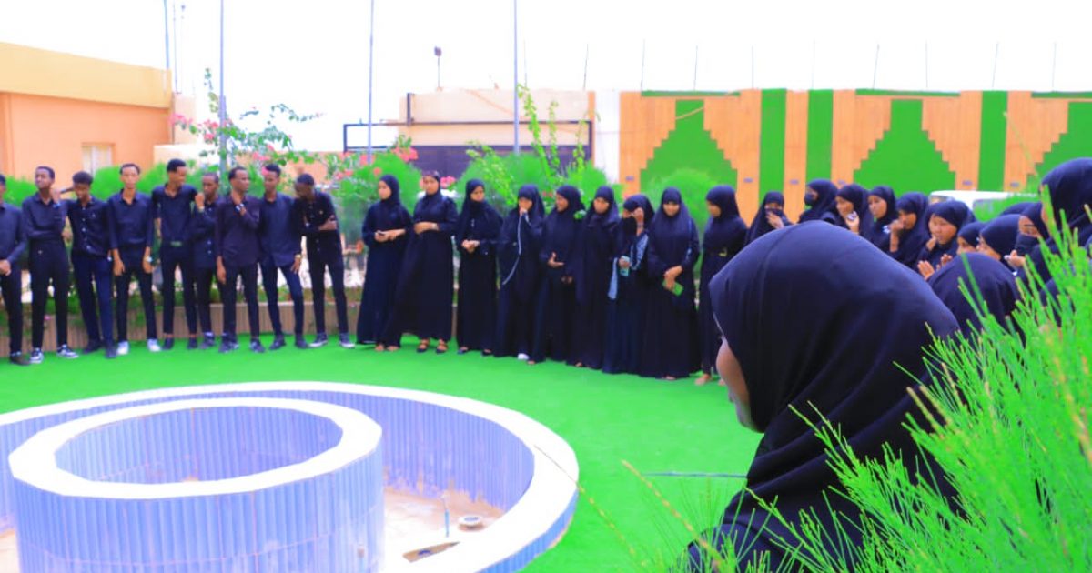 Arday dhameysatay dugsiga sare ee sanadkan oo Gaalkacyo loogu sameeyay xaflad dhiirigelin ah