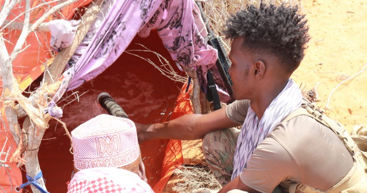 Ciidanka Xoogga dalka ee Gorgor oo biyo dhaamin u sameeyay qoysas khawaarijtu soo barakicisay