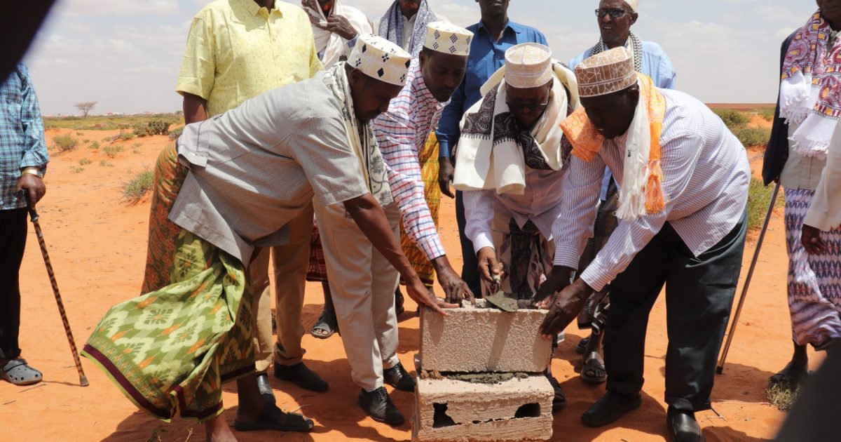 Odayaasha Dhaqanka Gobalka Mudug oo ka Dhagax dhigay Gaalkacyo  Dhismaha Hoyga Nabadda