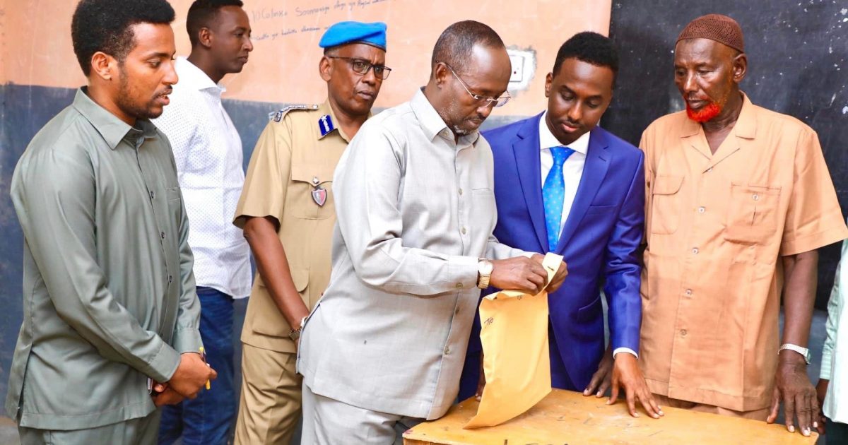 Guddoomiyaha gobolka Banaadir oo daahfuray imtixaanka Dugsiyada Dhaxe