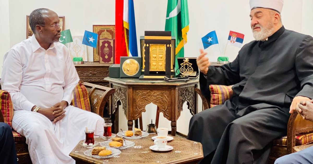 Sawirro: Duqa Muqdisho oo la kulmay hogaamiyaha Jameecadda Islaamka ee Serbia?