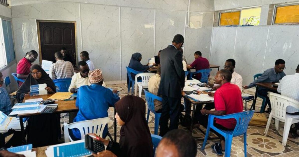 Wasiirka Waxbarashada XFS oo kormeeray goobaha lagu saxayo Imtixaanka Shahaadiga ee Dugsiyada Sare